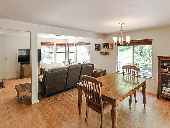 4th image of 206 Laguna Dr