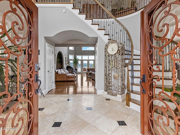 5th image of 3801 Jackson Bend Dr