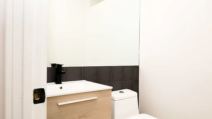 Rented by Nooklyn NYC LLC | media 21