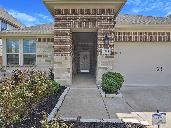 3rd image of 11918 Clearview Cove Dr
