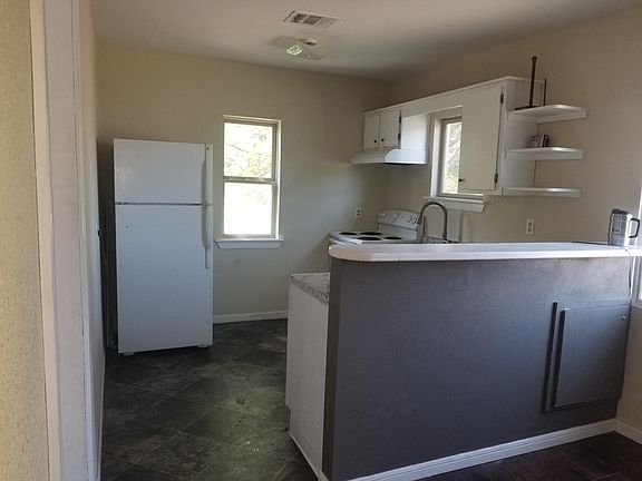 4th image of 800 Maltby St #3