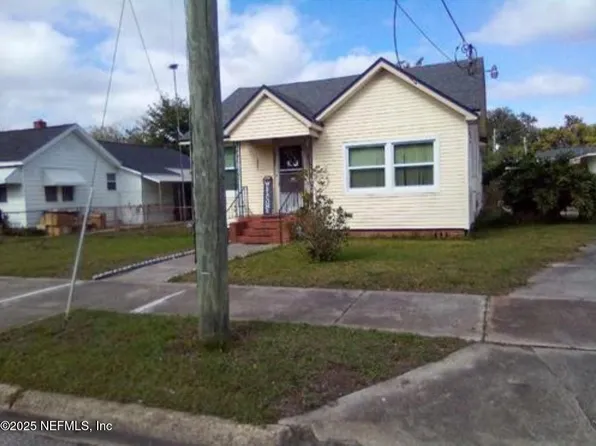 317 CHESTNUT Drive, Jacksonville, FL 32208