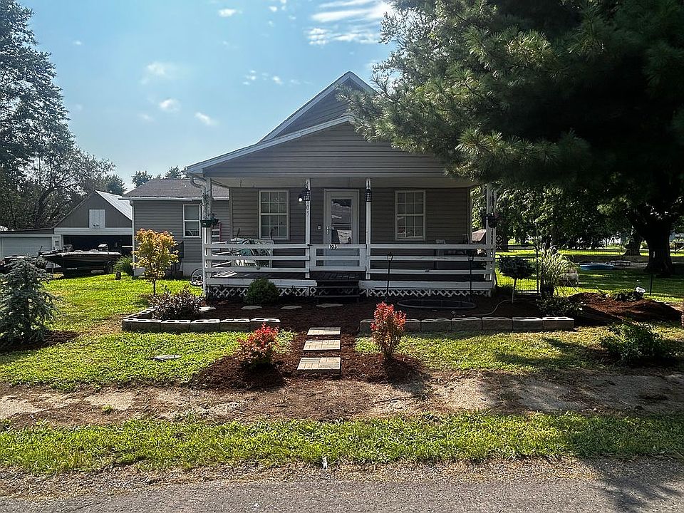 1st image of 105 Marcia St