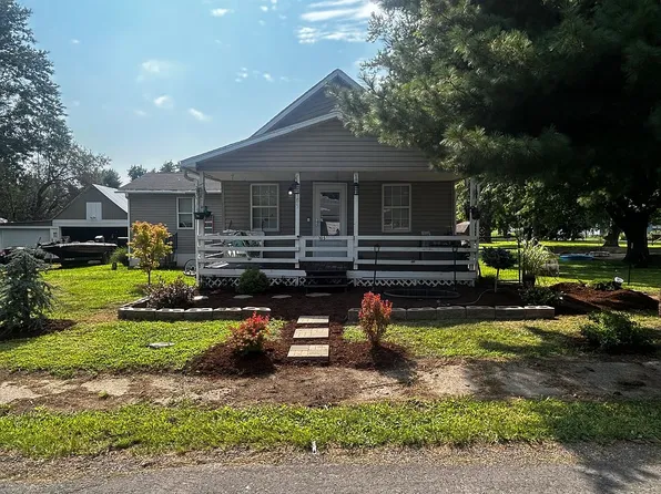 105 Marcia St, Wilsonville, IL 62093