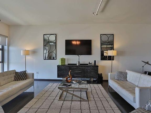 3rd image of 1645 N Vine St #Penthouse 1009