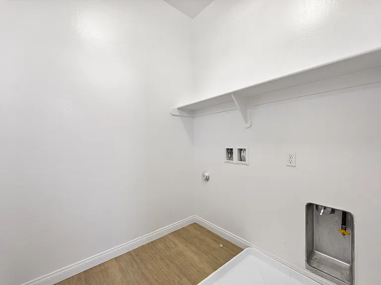 1922 Delacorte Dr #1922 — Photo 35