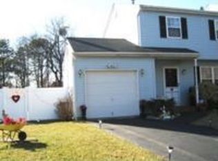 47 Cherry St, Central Islip, NY 11722