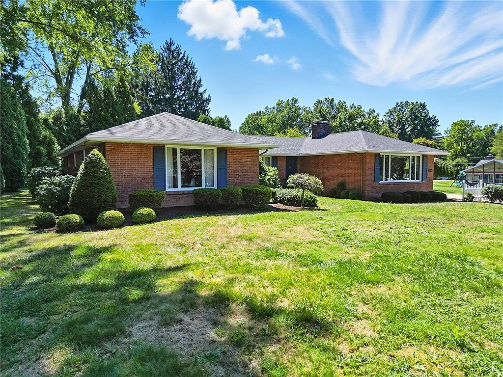 2560 Blossom Ln, New Castle, PA 16105 | MLS #1719983 | Zillow