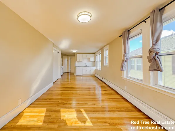 19 Town Hill St Unit 2, Quincy, MA 02169