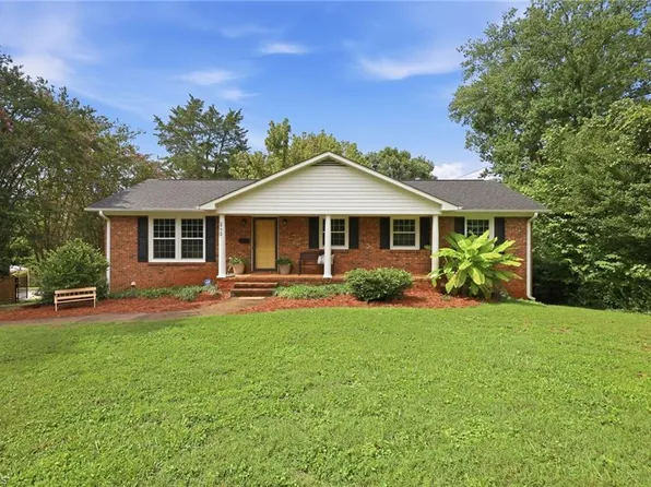 2772 Edinberg Dr, Winston Salem, NC 27103