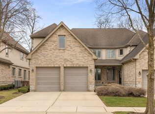 704 Fairmont Ct, Westmont, IL 60559