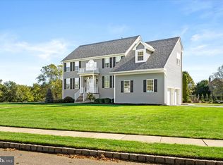 15 Smith Dr, Allentown, NJ 08501