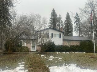 8529 Huron River Dr, White Lake, MI 48386