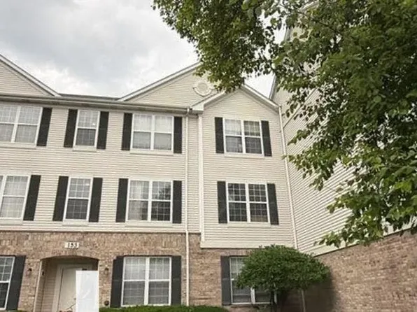 153 N Waters Edge Dr, Glendale Heights, IL 60139