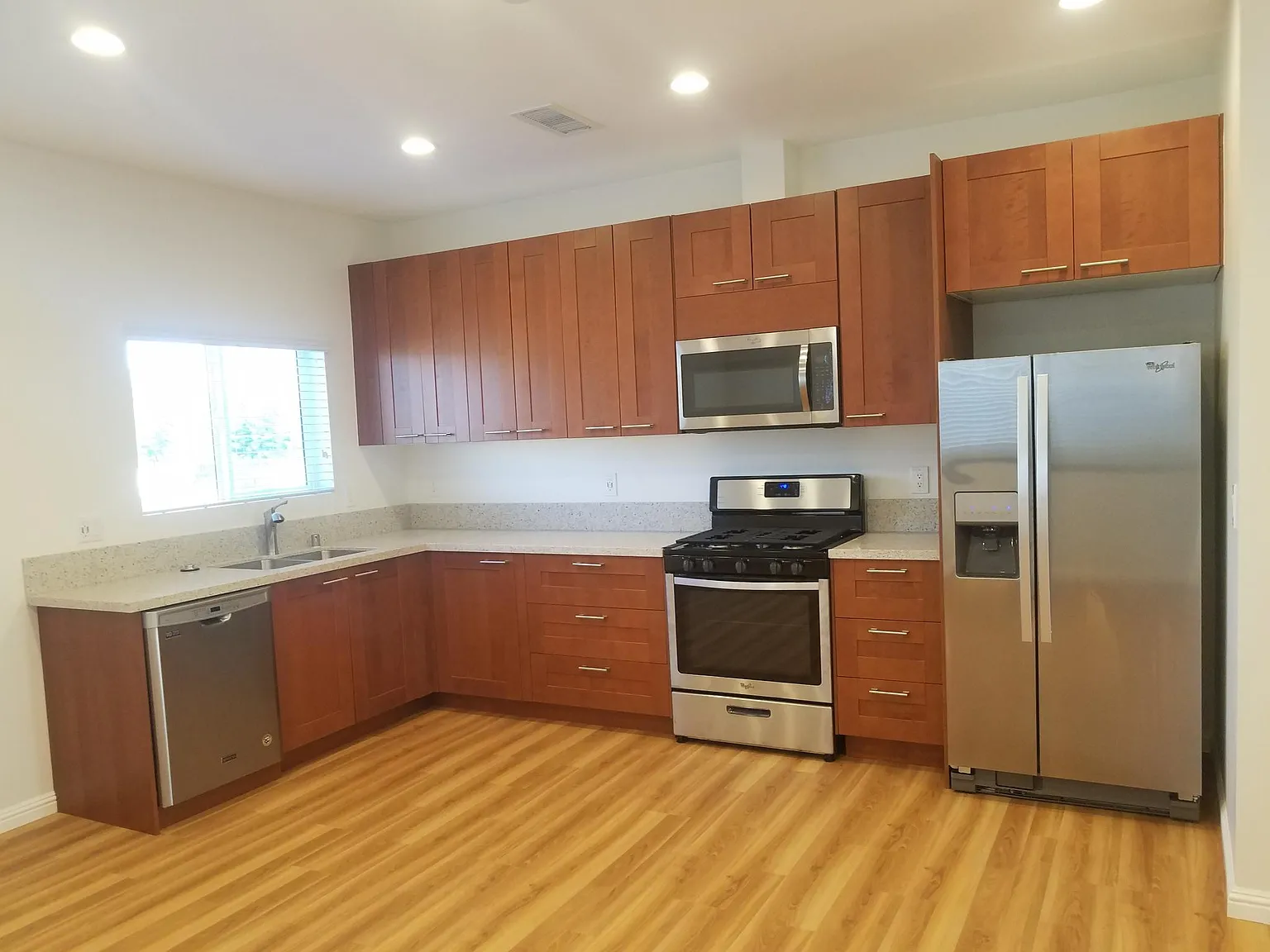 2 bed, 900 sqft, $2,775 — Photo 1