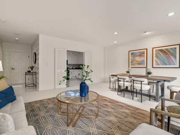 210 Nahanton St APT 504, Newton, MA 02459