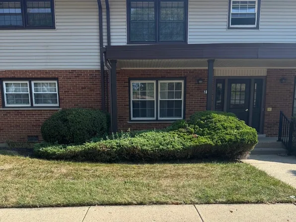 211 Washington Sq APT A, Elk Grove Village, IL 60007