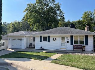 715 English Ln, Dubuque, IA 52003