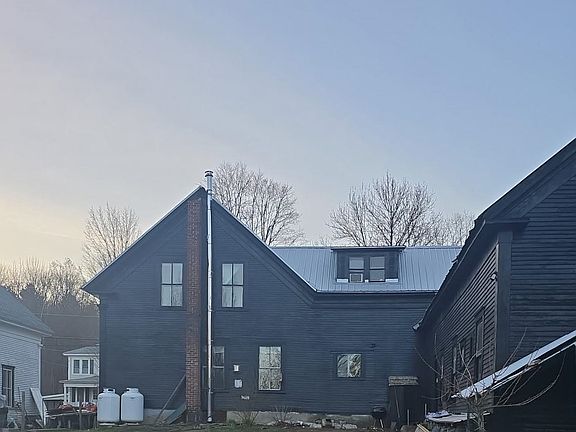 5th image of 370 Main Street