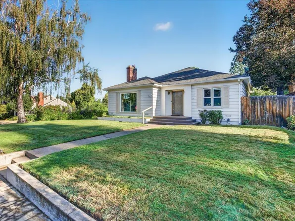 1203 Queen Anne Ave, Medford, OR 97504