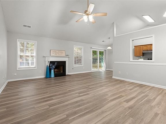 5th image of 5673 Riverside Walk Dr