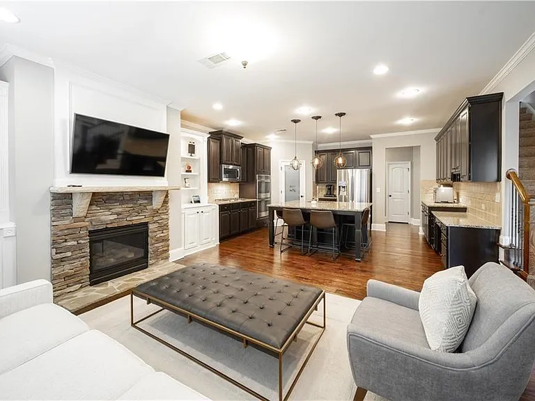 7740 Stratford Ln — Photo 6