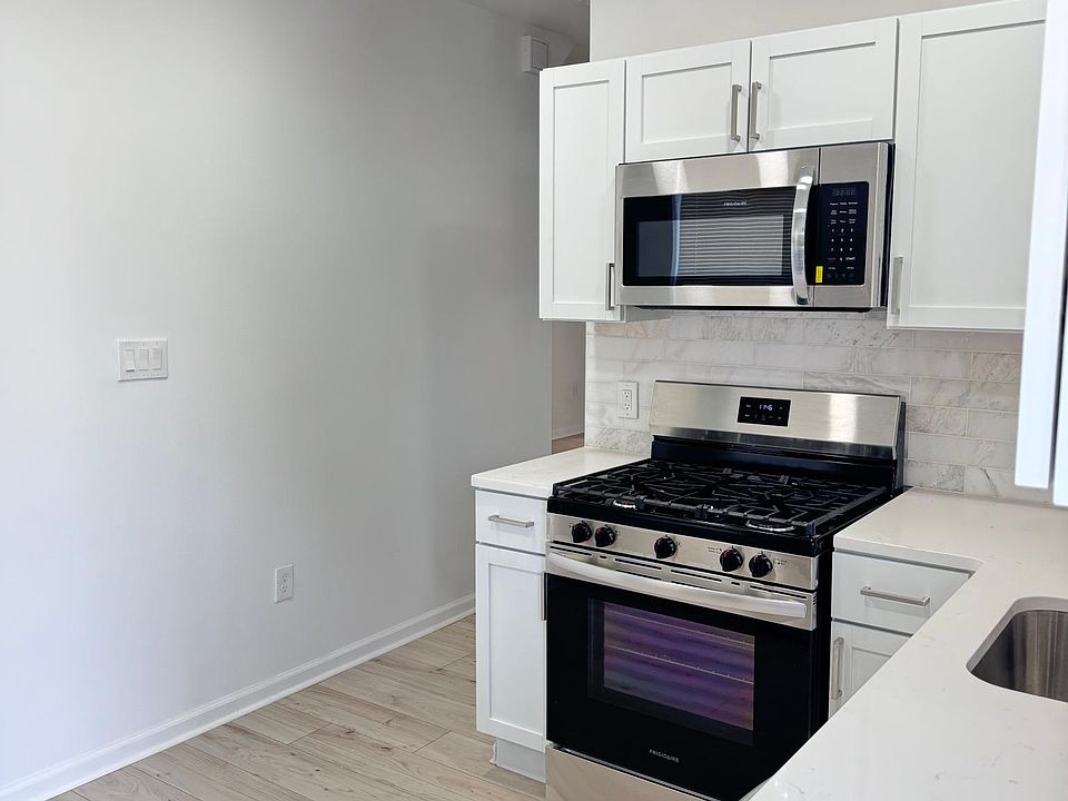 1st image of 142 N Broadway #2
