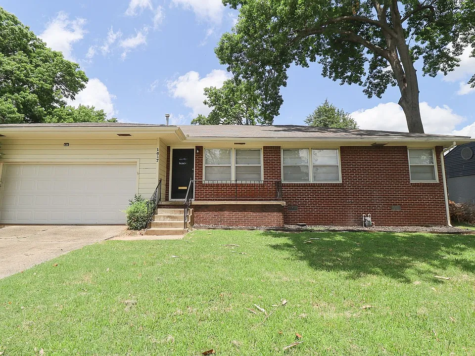 1617 E 32nd Pl