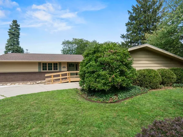 504 E 1st St, Auburn, IN 46706