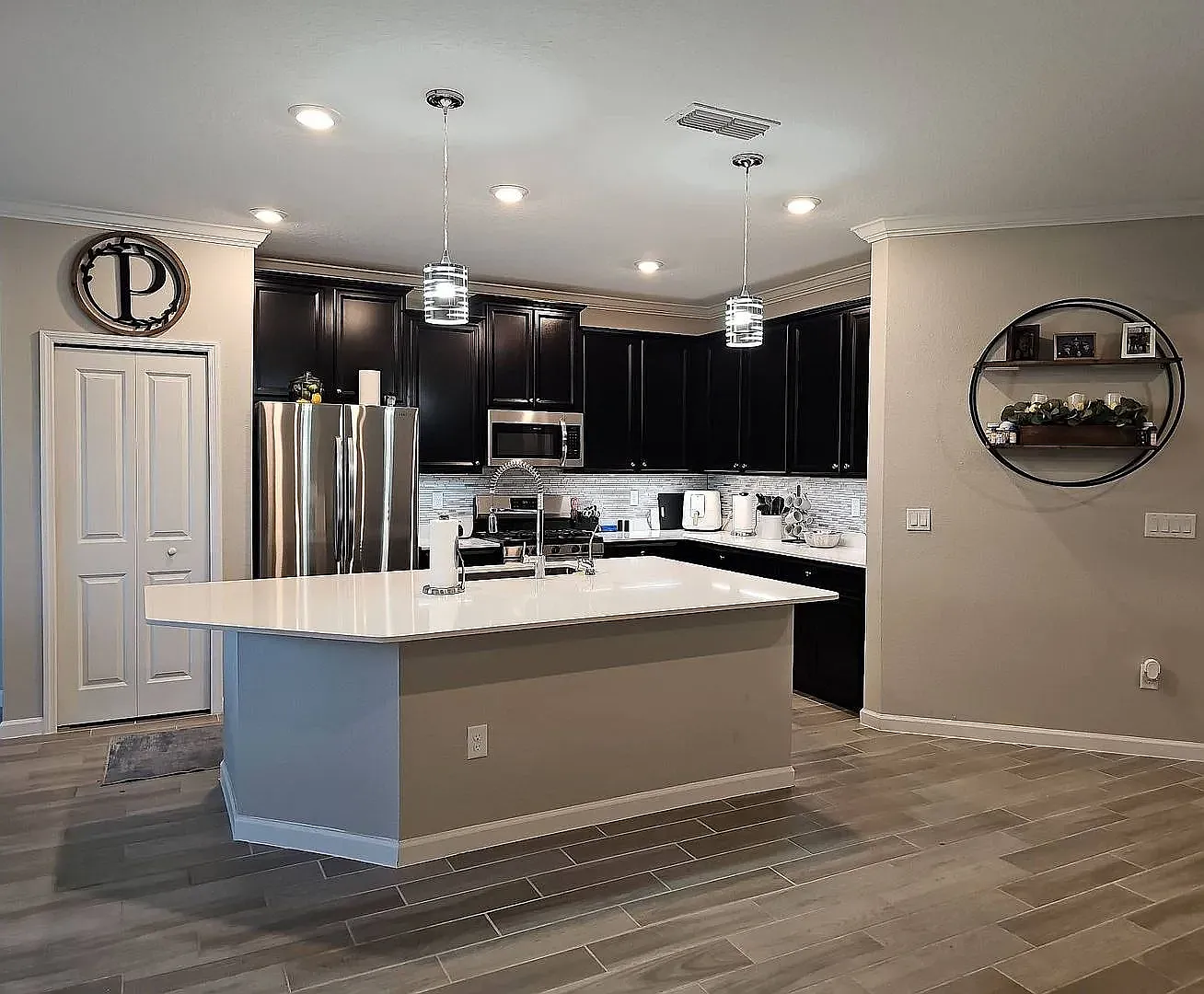 4 bed, 2268 sqft, $2,420 — Photo 3