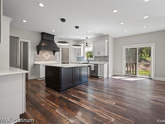 4th image of 3705 High Hillcrest Dr