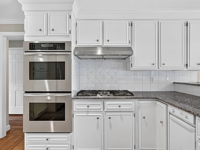 131 Montvale Rd — Photo 10