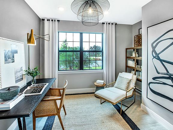 Flex space - perfect for a home office or den