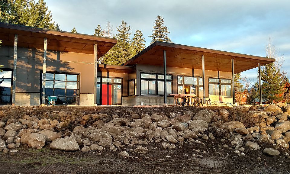 1st image of 7 Green Meadows Dr
