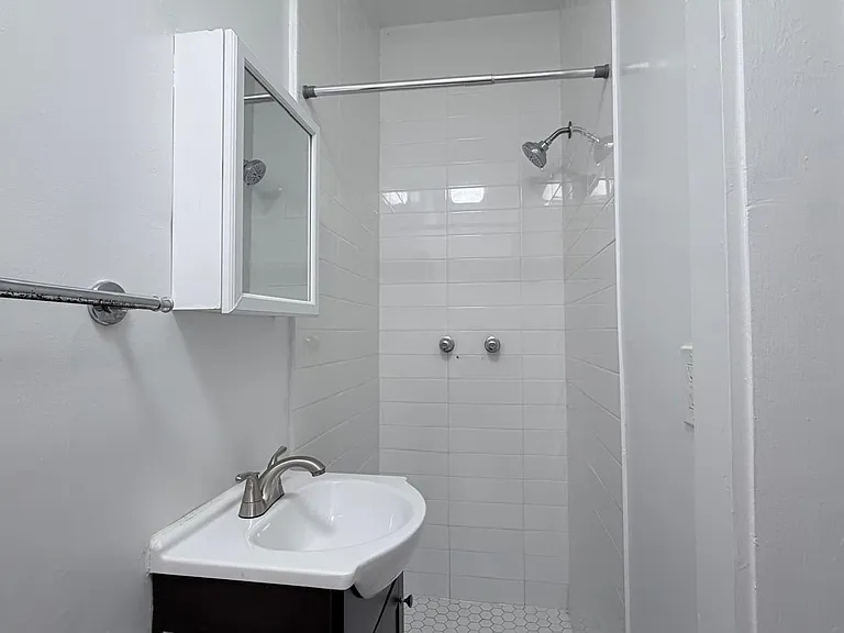 164 Sterling Ave #D162 — Photo 8