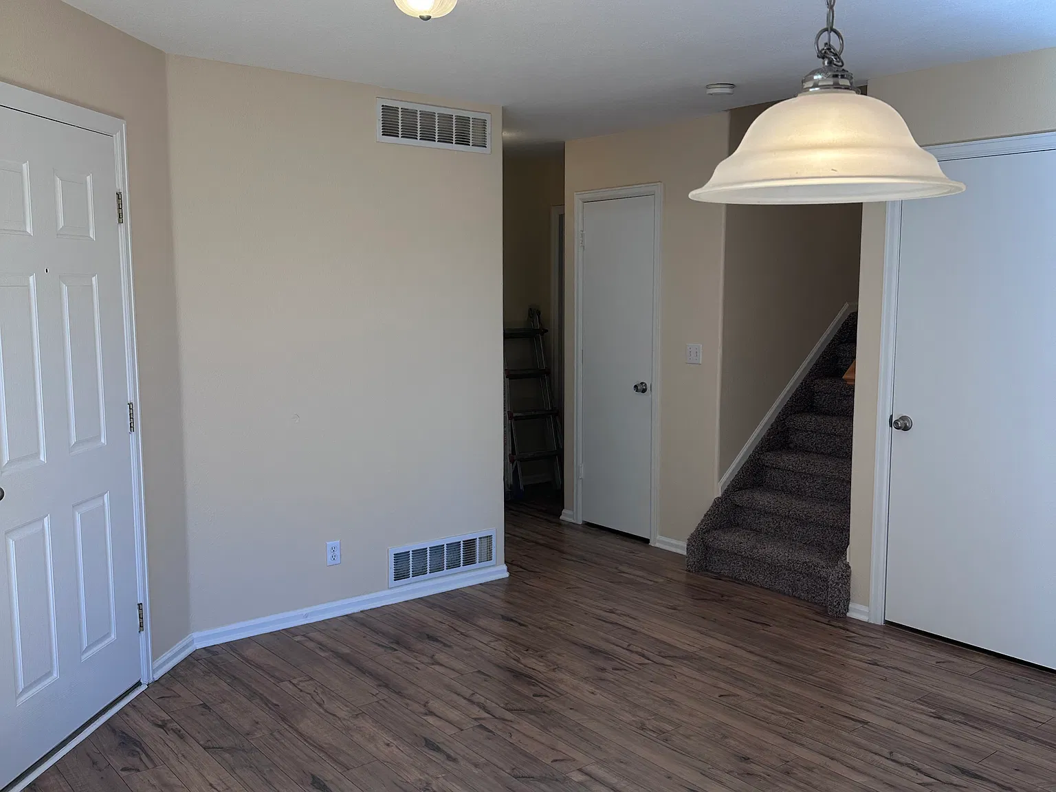 3 bed, 3.5 bath, 2100 sqft, $2,595 — Photo 3