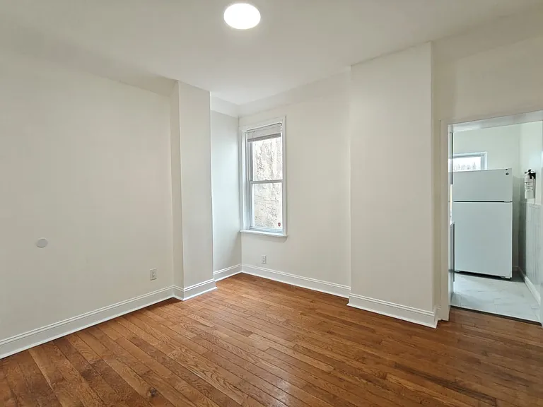 2406 E Harold St #2 — Photo 2