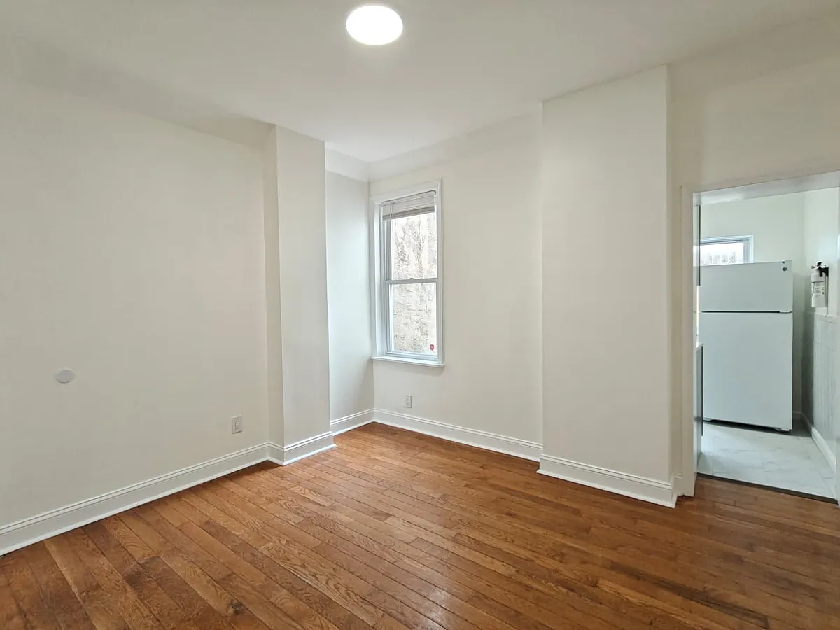Building Photo - 2406 E Harold St #2