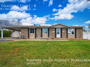 2 Folkstone Ct #B, Ottawa, ON K1B4J9