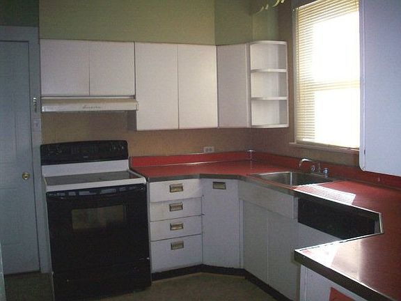 5th image of 225 Floral Ave