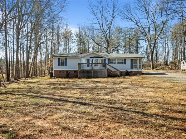 370 Keystone Dr, Summerfield, NC 27358