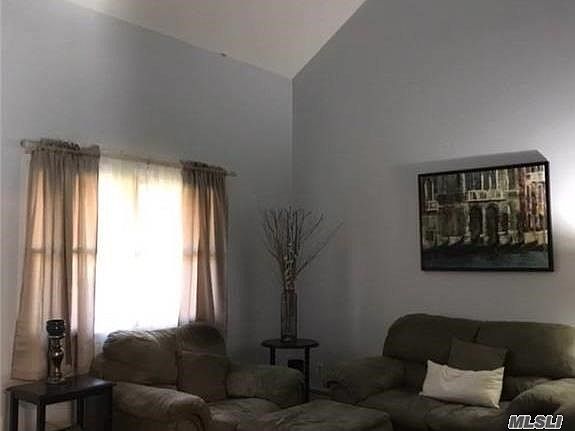 4th image of 2 Douglas Ln
