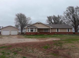 2102 W Skeleton Rd, Waukomis, OK 73773