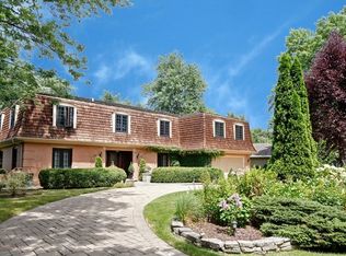 39 Mockingbird Ln, Oak Brook, IL 60523