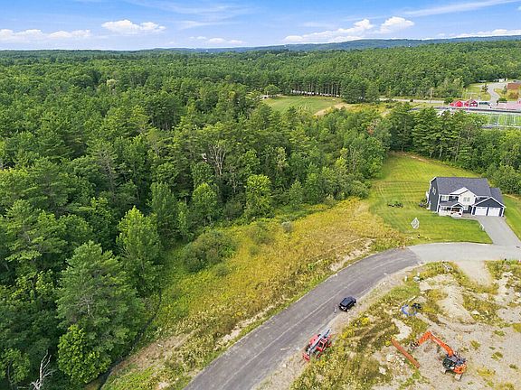 2nd image of 98 Fieldstone Drive