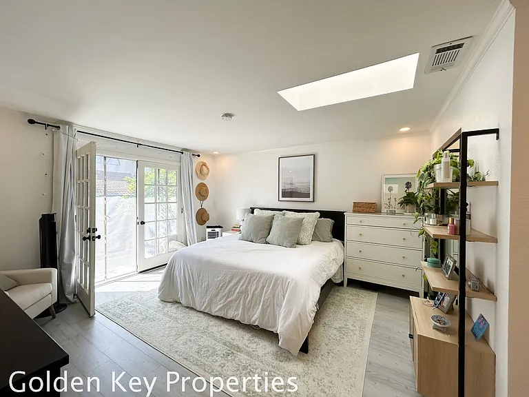 2372 Altisma Way #B — Photo 16
