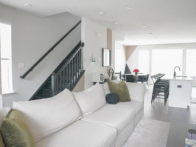 MAIN FLOOR LIVING AREA (10/12)