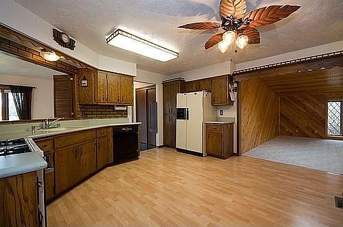 3rd image of 2339 Belfast Ln