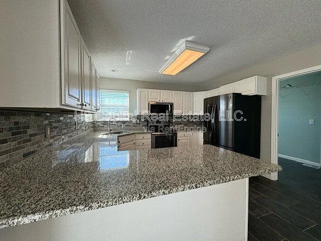1041 Flora Lake Ct — Photo 11