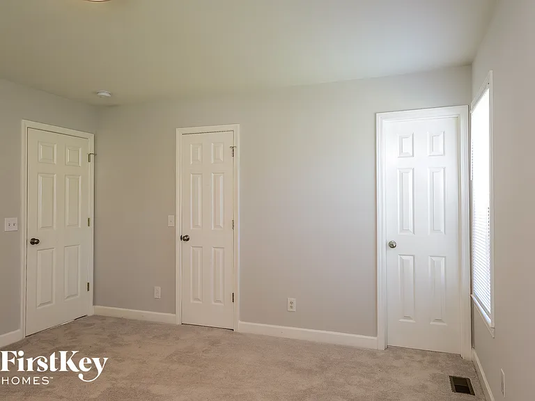 1259 Vincent Dr — Photo 8